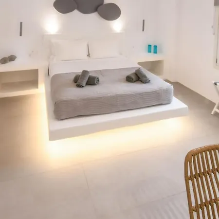 Super Paradise In Mykonos * Mykonos Town