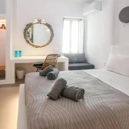 Super Paradise In Mykonos * Mykonos Town
